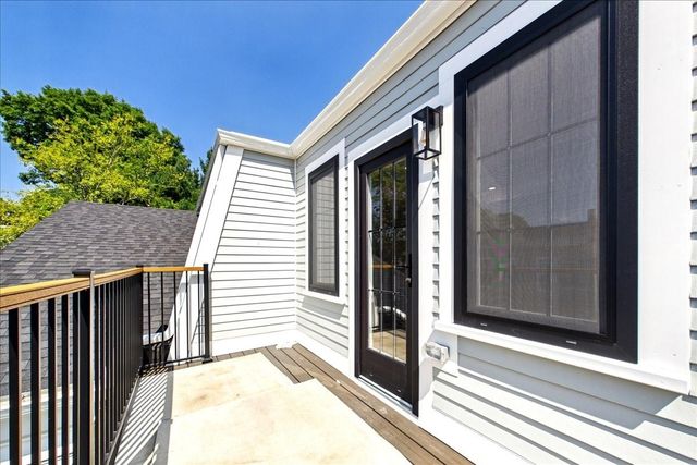 305 Chestnut Ave 5, Boston, MA 02130