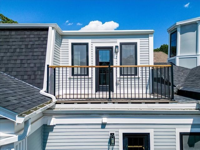 305 Chestnut Ave 5, Boston, MA 02130