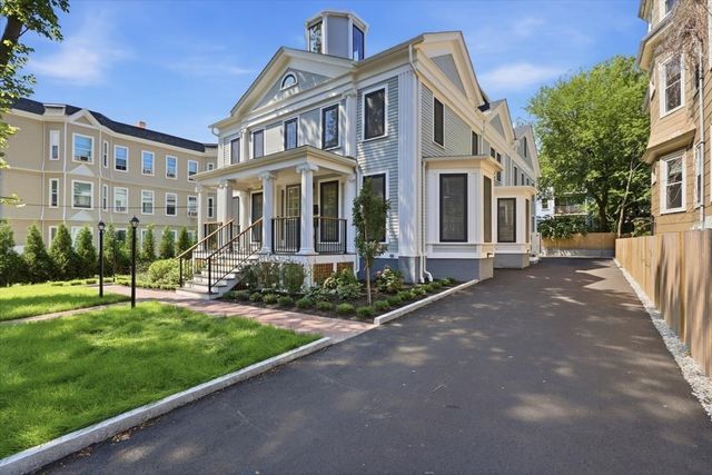 305 Chestnut Ave 5, Boston, MA 02130