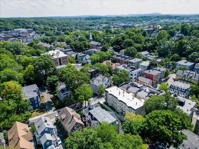 305 Chestnut Ave 5, Boston, MA 02130