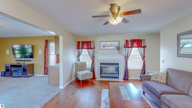 915 Deer Run, Mt Pleasant, MI 48858