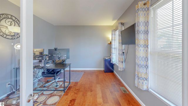 915 Deer Run, Mt Pleasant, MI 48858