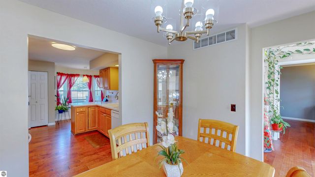 915 Deer Run, Mt Pleasant, MI 48858