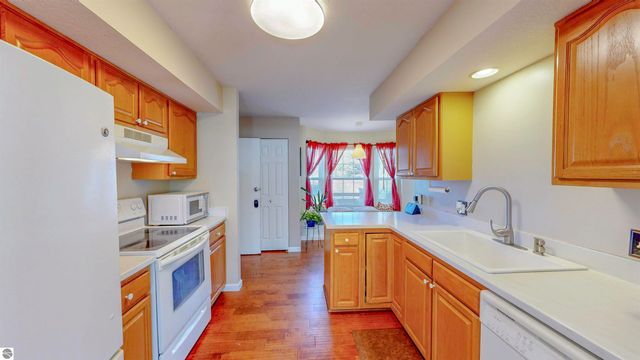 915 Deer Run, Mt Pleasant, MI 48858