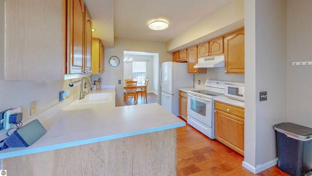 915 Deer Run, Mt Pleasant, MI 48858