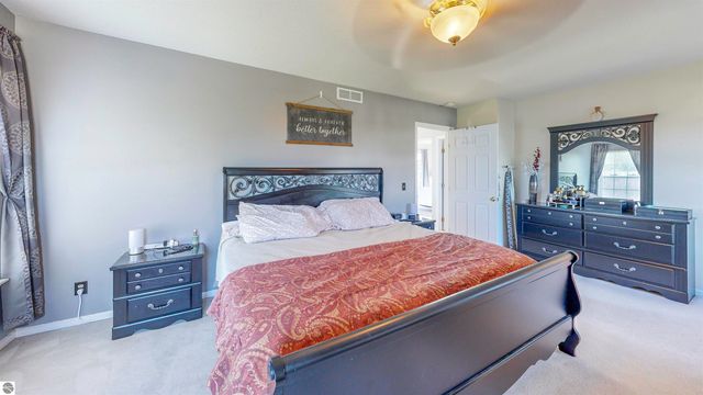 915 Deer Run, Mt Pleasant, MI 48858
