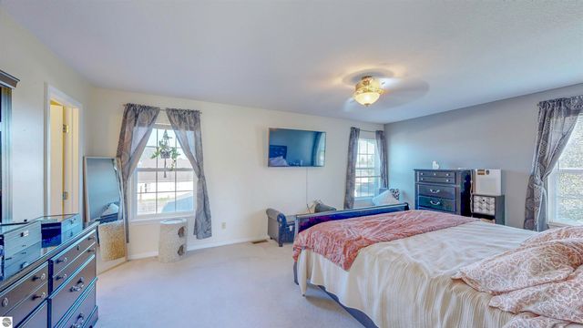 915 Deer Run, Mt Pleasant, MI 48858