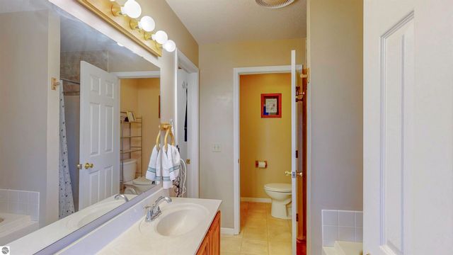 915 Deer Run, Mt Pleasant, MI 48858