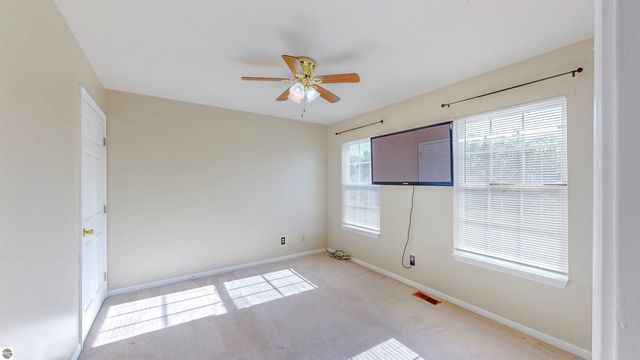 915 Deer Run, Mt Pleasant, MI 48858