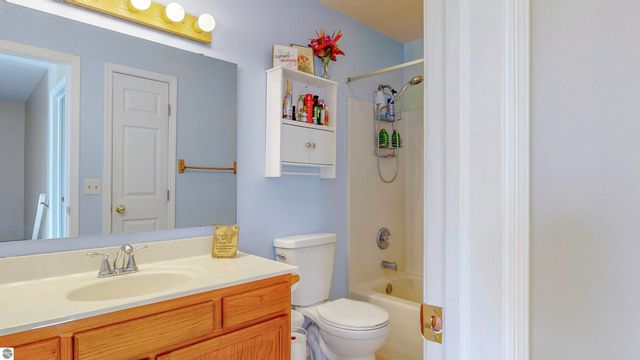 915 Deer Run, Mt Pleasant, MI 48858