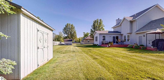 915 Deer Run, Mt Pleasant, MI 48858