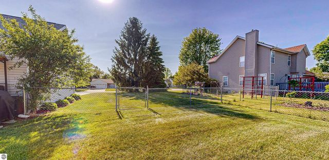 915 Deer Run, Mt Pleasant, MI 48858