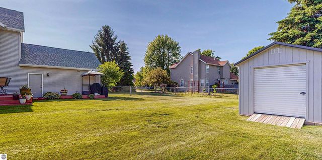 915 Deer Run, Mt Pleasant, MI 48858