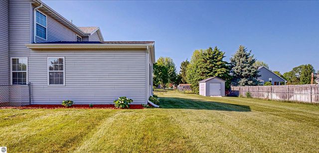 915 Deer Run, Mt Pleasant, MI 48858