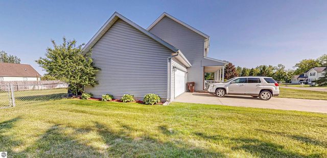 915 Deer Run, Mt Pleasant, MI 48858