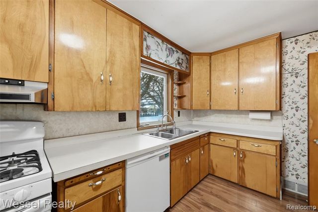 28771 Bunert Road, Warren, MI 48088