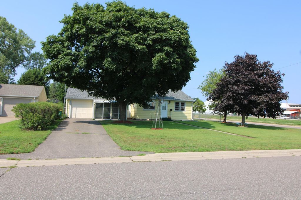 6300 60th Avenue N, Crystal, MN 55428