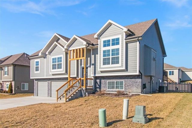 904 NW Lindenwood Drive, Grain Valley, MO 64029