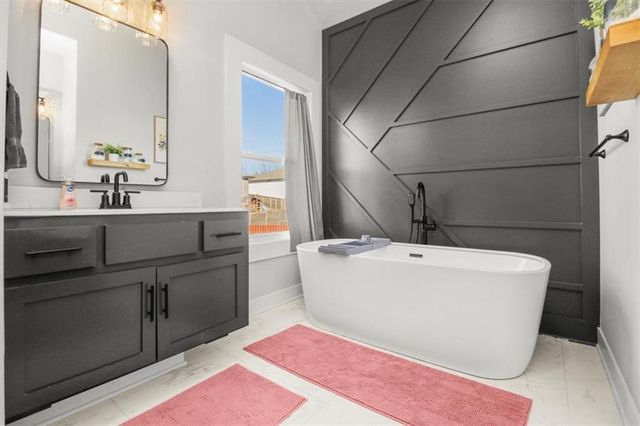 904 NW Lindenwood Drive, Grain Valley, MO 64029