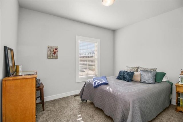 904 NW Lindenwood Drive, Grain Valley, MO 64029