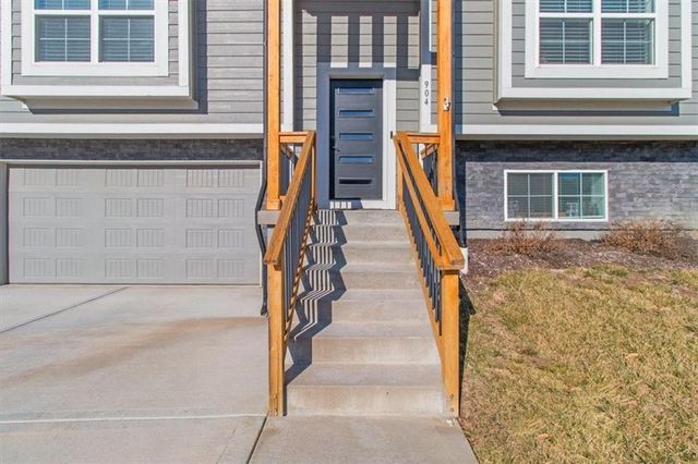 904 NW Lindenwood Drive, Grain Valley, MO 64029