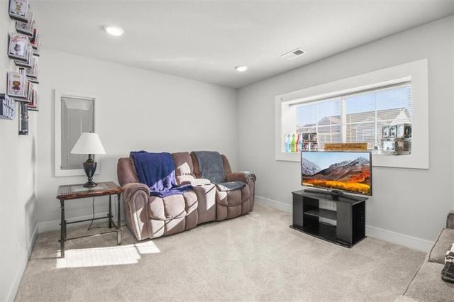 904 NW Lindenwood Drive, Grain Valley, MO 64029