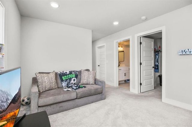 904 NW Lindenwood Drive, Grain Valley, MO 64029