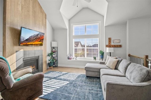 904 NW Lindenwood Drive, Grain Valley, MO 64029