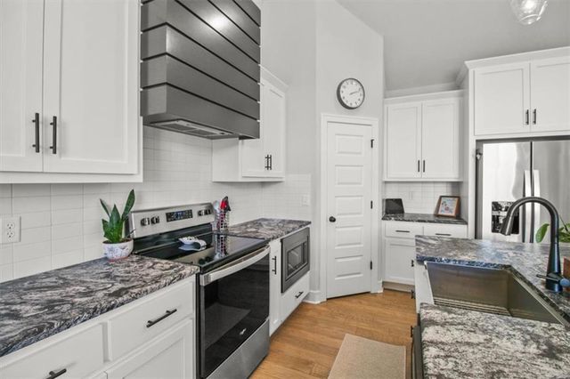 904 NW Lindenwood Drive, Grain Valley, MO 64029