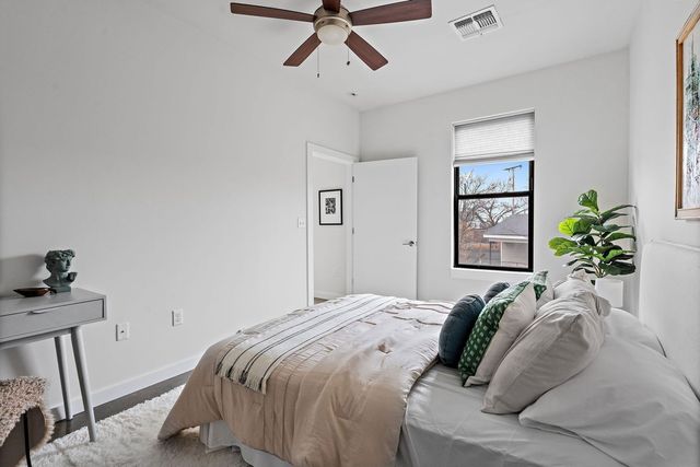 1900 12th Ave S Apt 212, Nashville, TN 37203