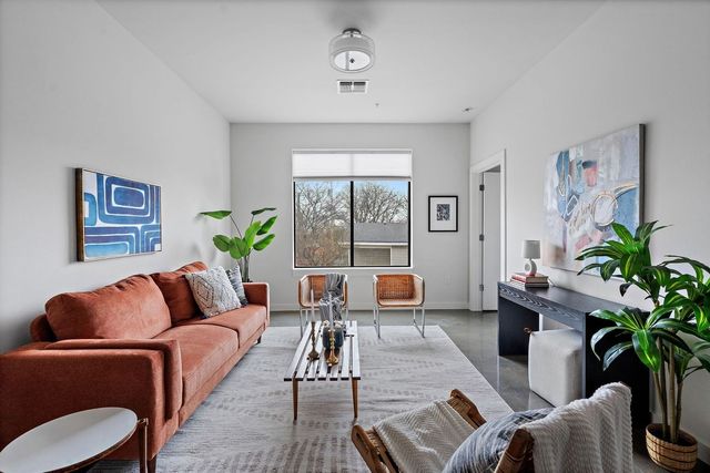 1900 12th Ave S Apt 212, Nashville, TN 37203