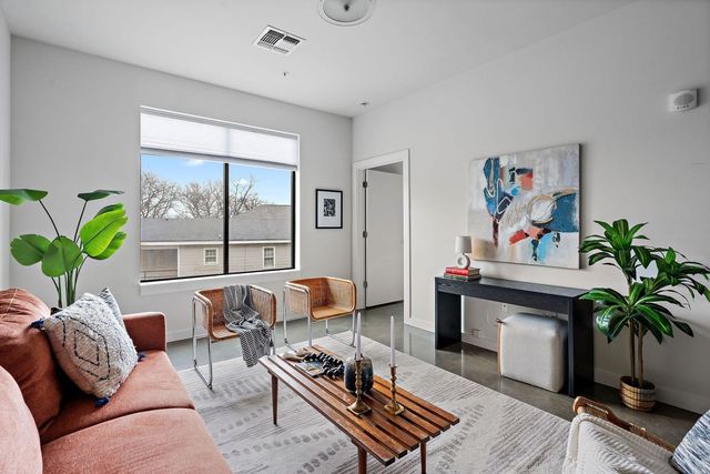 1900 12th Ave S Apt 212, Nashville, TN 37203