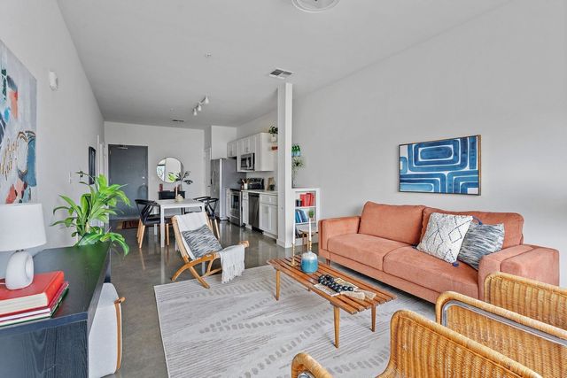 1900 12th Ave S Apt 212, Nashville, TN 37203