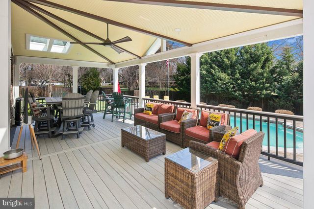 9426 MOUNT VERNON CIR, Alexandria, VA 22309