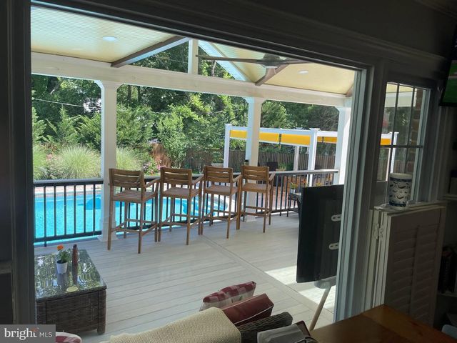 9426 MOUNT VERNON CIR, Alexandria, VA 22309