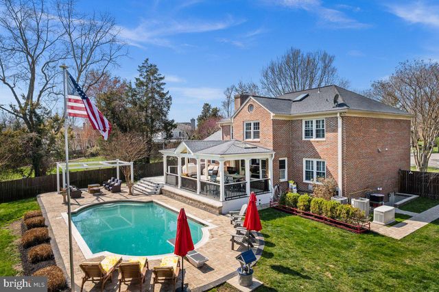 9426 MOUNT VERNON CIR, Alexandria, VA 22309