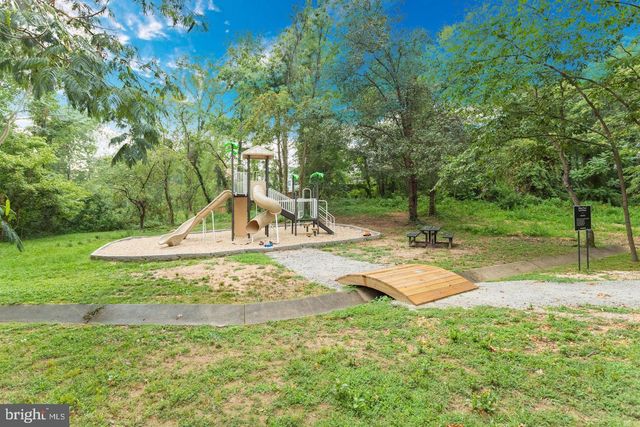 9426 MOUNT VERNON CIR, Alexandria, VA 22309