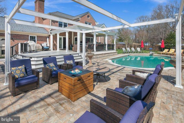 9426 MOUNT VERNON CIR, Alexandria, VA 22309