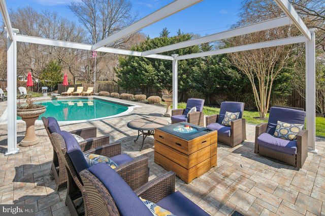 9426 MOUNT VERNON CIR, Alexandria, VA 22309