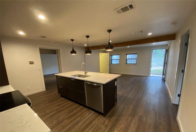 1000 Linscomb DR, Austin, TX 78734