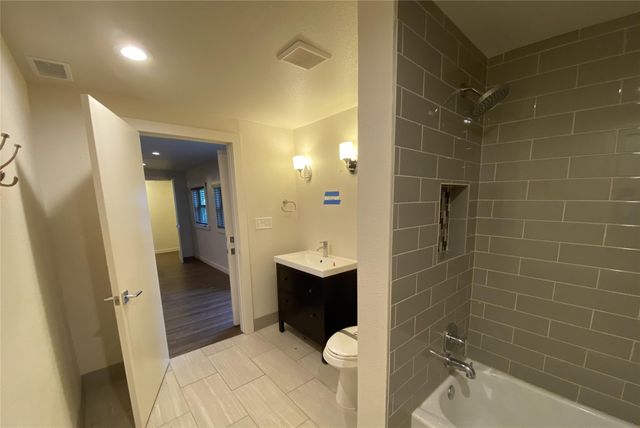 1000 Linscomb DR, Austin, TX 78734