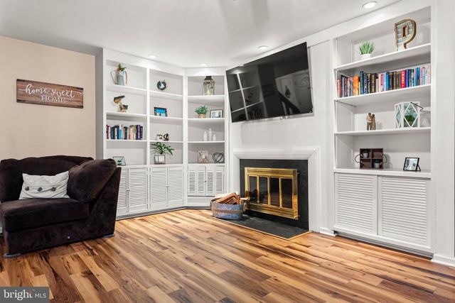 2201 ASPEN CIR, Springfield, PA 19064