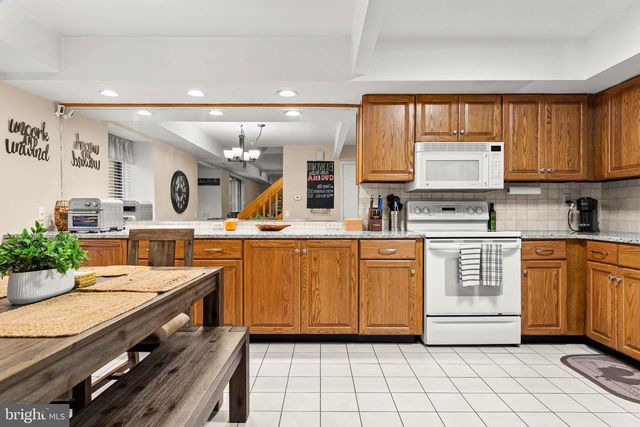 2201 ASPEN CIR, Springfield, PA 19064