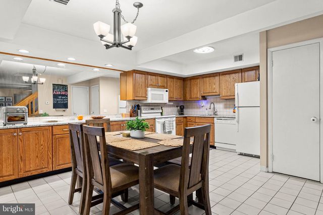 2201 ASPEN CIR, Springfield, PA 19064