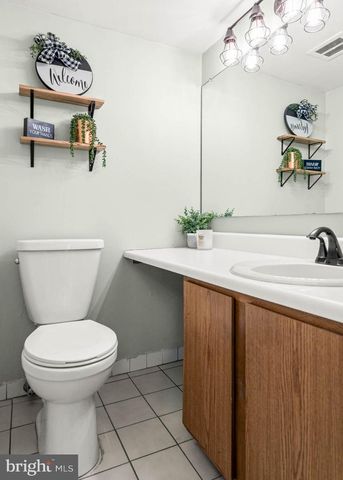 2201 ASPEN CIR, Springfield, PA 19064