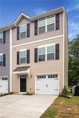 701 Lakeview CV, Smithfield, VA 23430