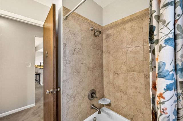 910 HILLSIDE DRIVE, Lutz, FL 33549