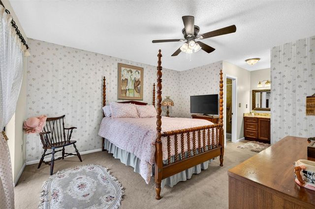 910 HILLSIDE DRIVE, Lutz, FL 33549