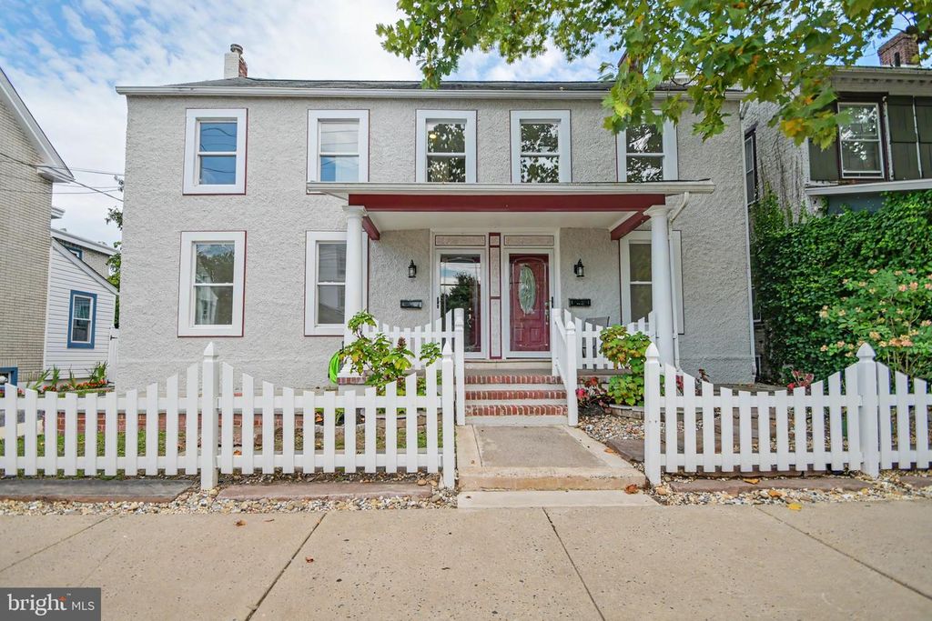 51 S MAIN ST, QUAKERTOWN, PA 18951 — exterior