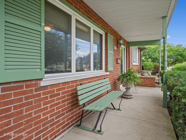 4613 W 105th Street, Oak Lawn, IL 60453